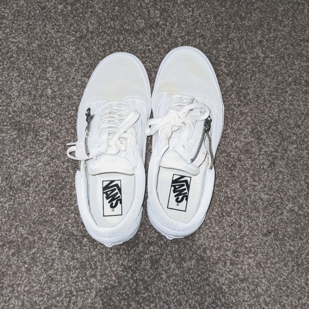 Van's Old Skool white suede low tops